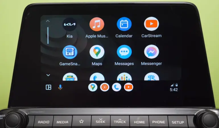 YouTube, Android Auto’ya geldi ama video izlemek için değil!