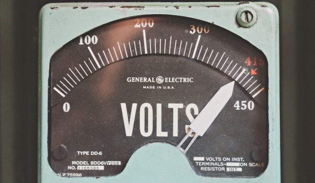 Elektrik tüketimini ölçmek için enerji sayacı