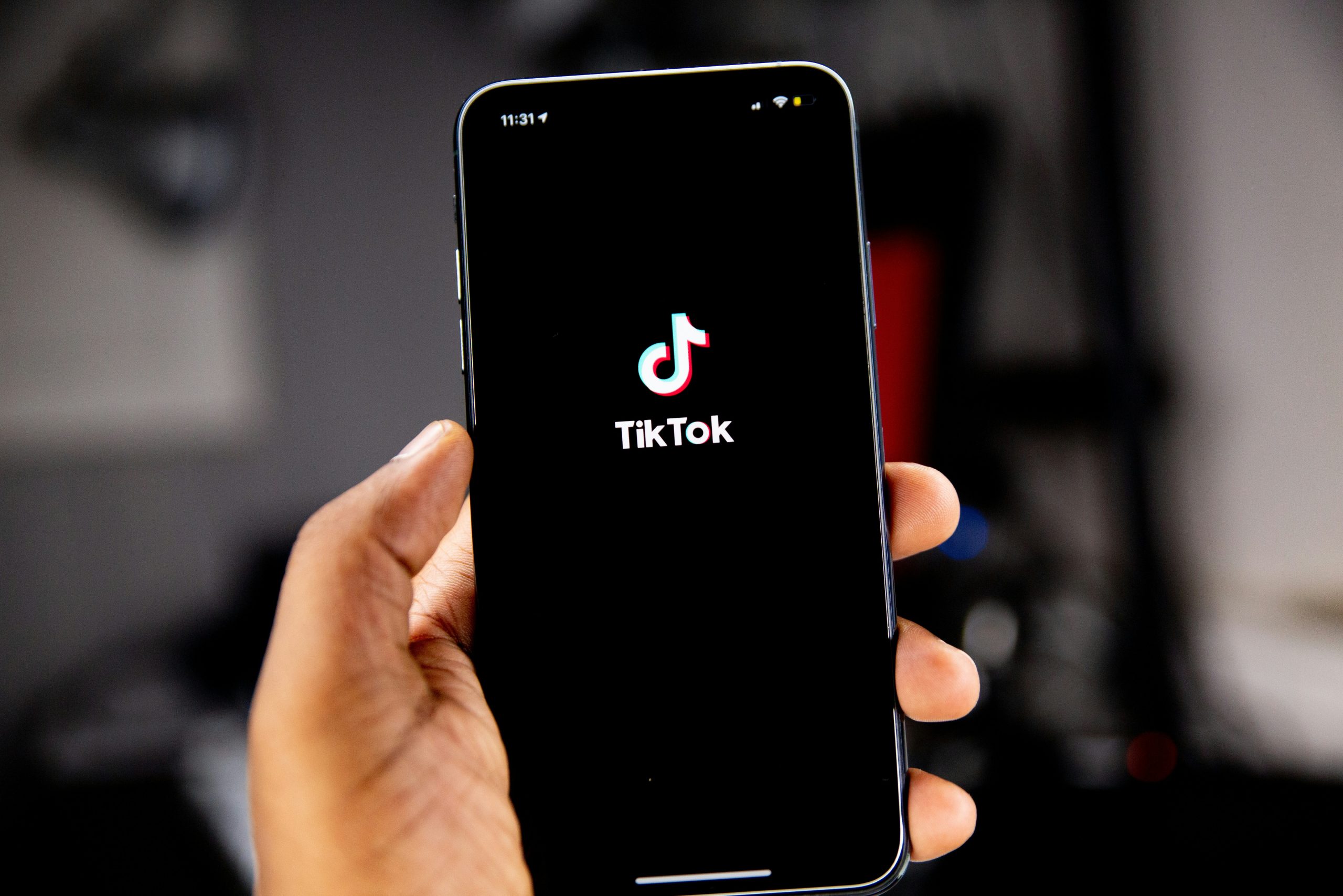TikTok Sesli Yorum Özelliği Geliyor: Anket ve Fotoğraf Yorumları