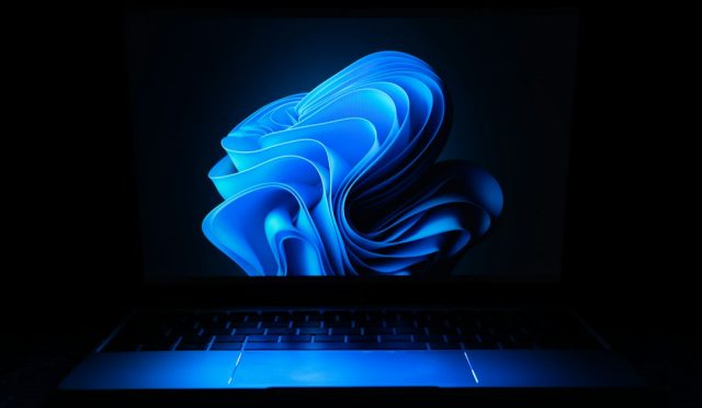 Windows 11 kullanılan dizüstü bilgisayar